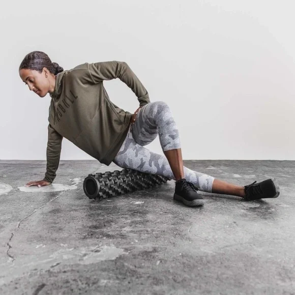 NWT Women's NOBULL Hoodie - Small - Army Green - Picture 3 of 7